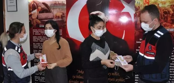 Son dakika haberi... JANDARMA HAKLARINI ANLATTIĞI KADINLARA KAHVE DAĞITTI