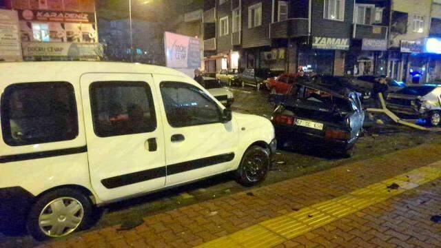 Kontrolden çıkan otomobil park halindeki araçların üzerine uçtu