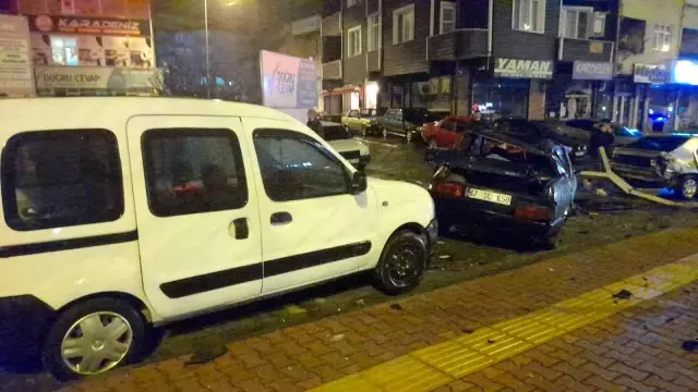 Kontrolden çıkan otomobil park halindeki araçların üzerine uçtu