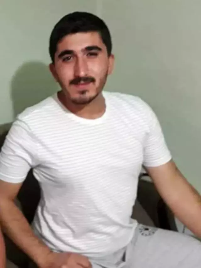 Tıra arkadan çarpan otomobil hurdaya döndü: 2 yaralı