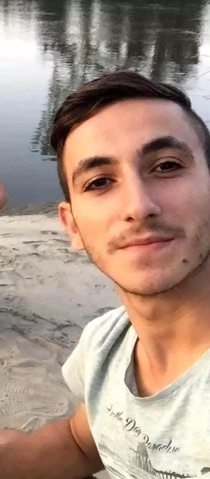 Tıra arkadan çarpan otomobil hurdaya döndü: 2 yaralı