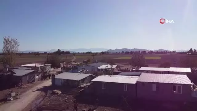 Adana'da ilk defa drone gören Roman çocukların mutluluğu kameralara yansıdı