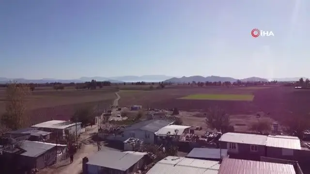 Adana'da ilk defa drone gören Roman çocukların mutluluğu kameralara yansıdı