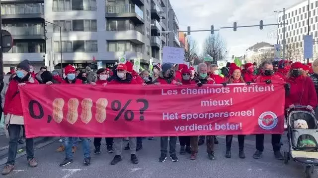 Belçika'da binlerce işçi hükümeti protesto etti: Her şey artıyor, ücretlerimiz hariç