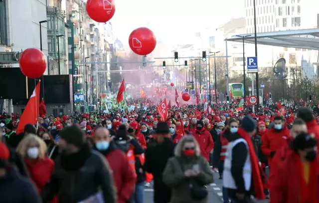 Belçika'da binlerce işçi hükümeti protesto etti: Her şey artıyor, ücretlerimiz hariç