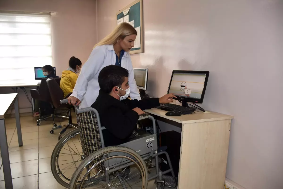 Belediyemizin Sosyal Tesislerinde Engelli Vatandaşlar Hem Öğreniyor Hem Eğleniyor