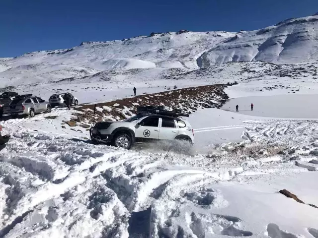 Erzurum Macera Off-Road Doğa Sporları ekibi kış sezonunu açtı