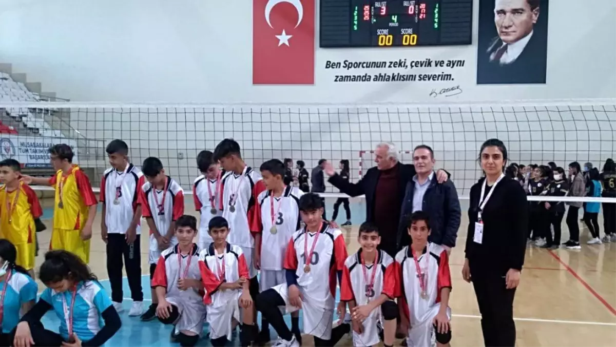 Geçit Şehit Göksel Özdemir Ortaokulu Volaybolda İl Birincisi Oldu