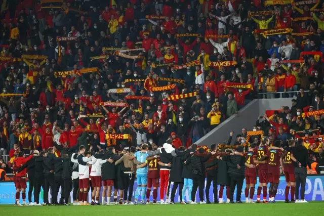 5 buçuk aylık bebeğini kaybeden İrfan Can Eğribayat maç sonrası duygusal anlar yaşadı