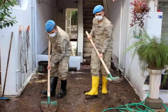Son dakika haber! Jandarma selin yaralarını sarıyor
