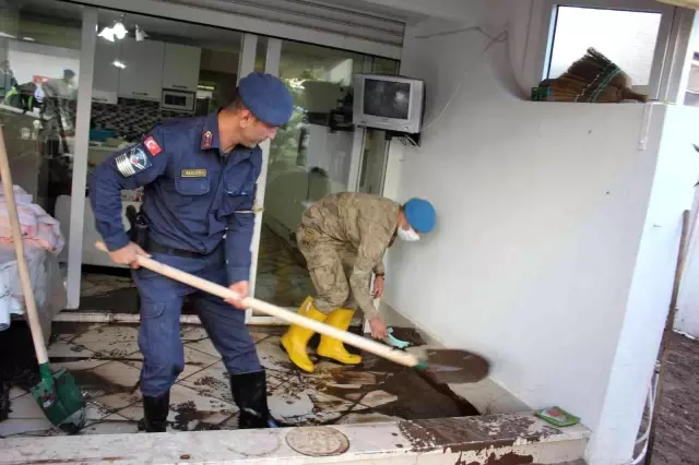 Son dakika haber! Jandarma selin yaralarını sarıyor