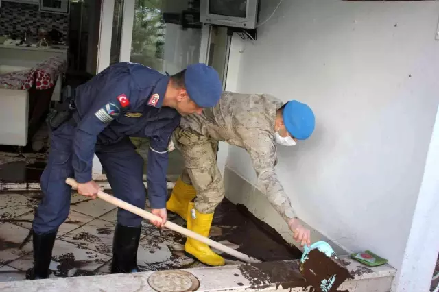 Son dakika haber! Jandarma selin yaralarını sarıyor