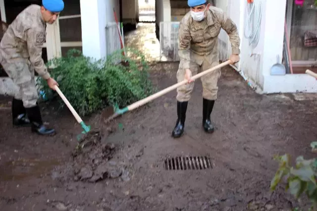 Son dakika haber! Jandarma selin yaralarını sarıyor