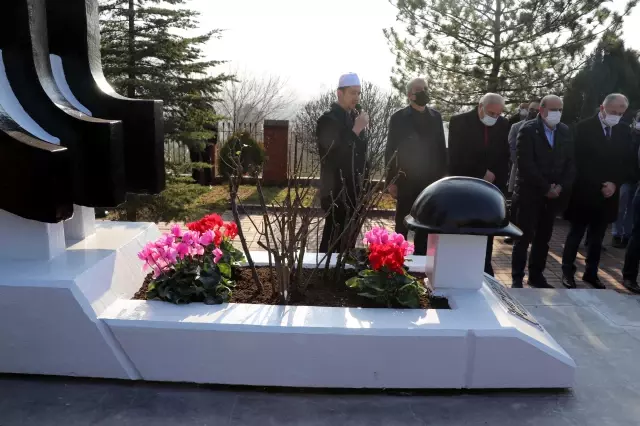 Metin Türker mezarı başında anıldı