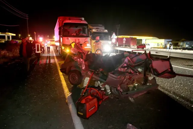 Son dakika! Trafik kazasında karı koca yaşamını yitirdi, çocukları yaralandı