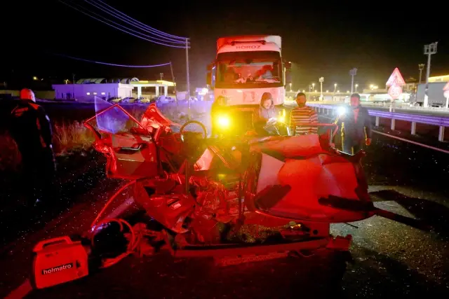 Son dakika! Trafik kazasında karı koca yaşamını yitirdi, çocukları yaralandı