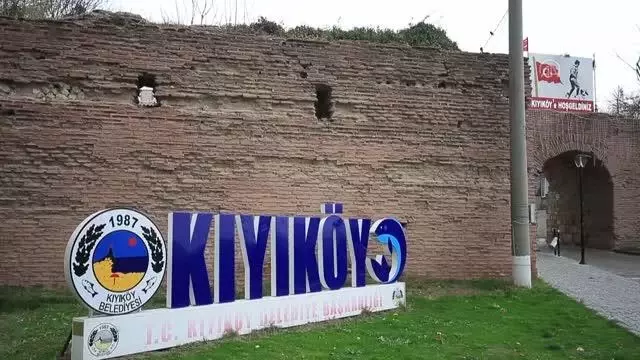 KIRKLARELİ - Görevden uzaklaştırılan Kıyıköy Belediye Başkanı Sevinç'in yerine Yatkın seçildi