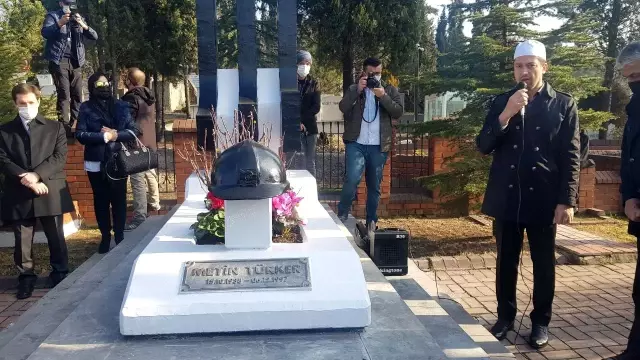 Son dakika genel: Metin Türker ölümünün 24. yılında mezarı başında anıldı