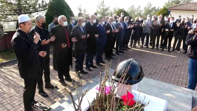 Son dakika genel: Metin Türker ölümünün 24. yılında mezarı başında anıldı