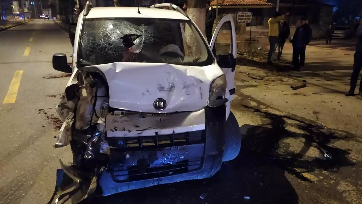 Sakarya'da feci kaza: Emniyet kemeri takılı değildi kafası camdan dışarı çıktı