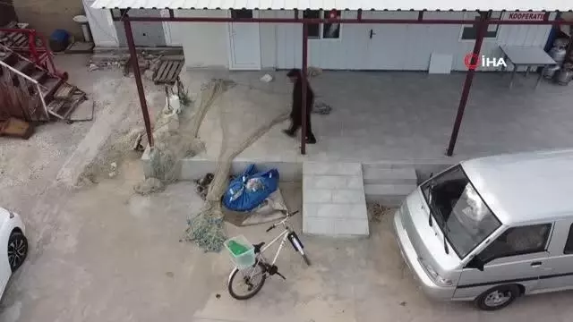 Yazı tahtası sesi oldu... Gırtlak kanseri nedeniyle sesini kaybeden adam yazı tahtasıyla iletişim kuruyor