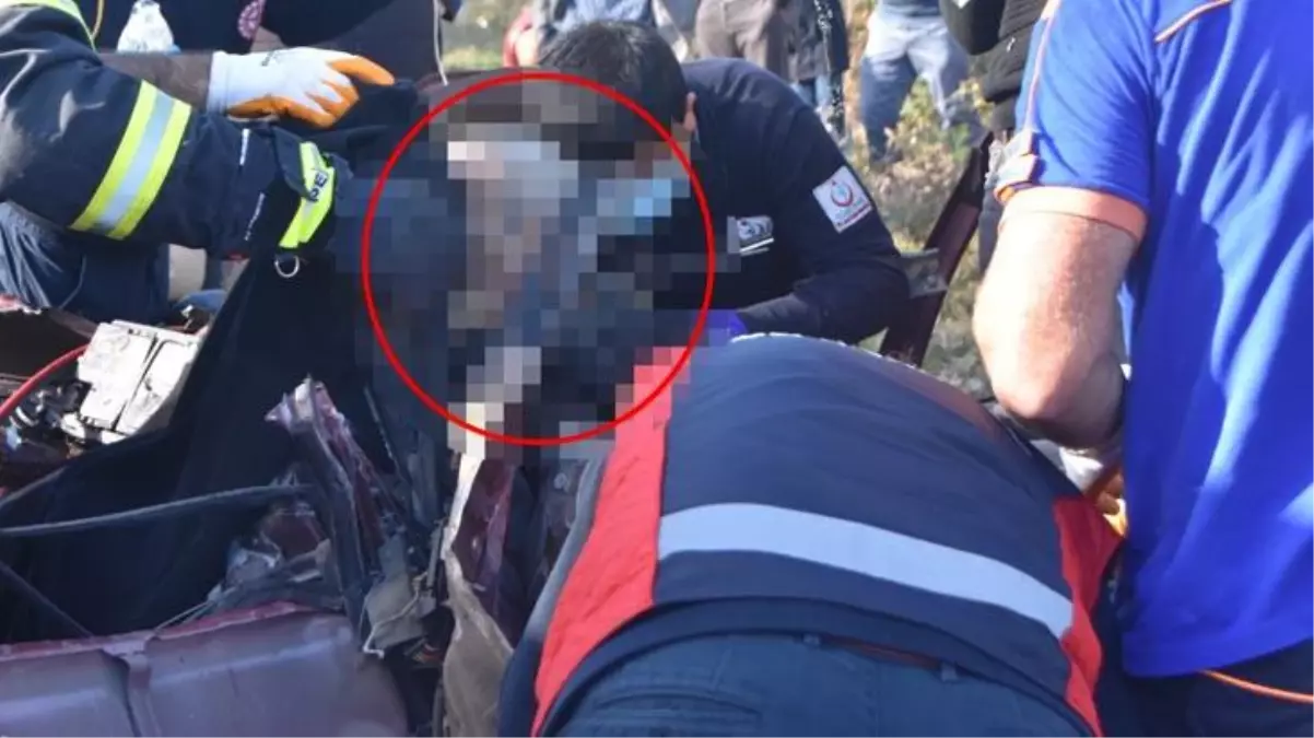 2 kişinin öldüğü zincirleme kazada can pazarı! Araçlarda sıkışanlar güçlükle çıkarıldı