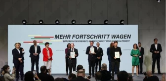 Almanya'da hükümeti oluşturan koalisyon sözleşmesi imzalandı