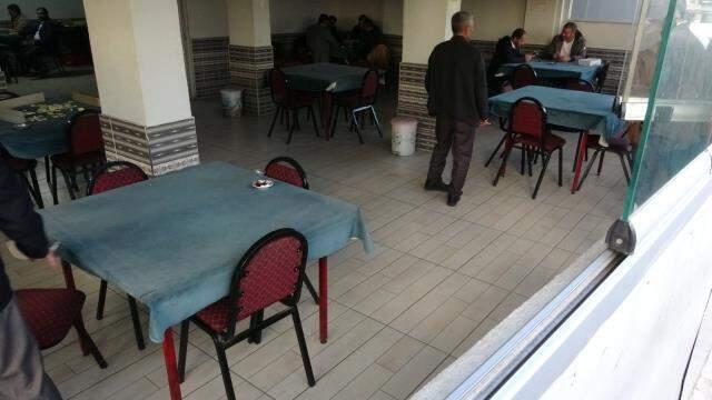 Arazi anlaşmazlığı yüzünden kıraathanede savaş çıktı! Korku dolu anlar kamerada