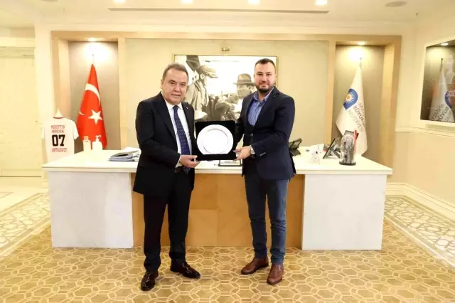 Başkan Böcek'ten Şampiyon raftingcilere destek