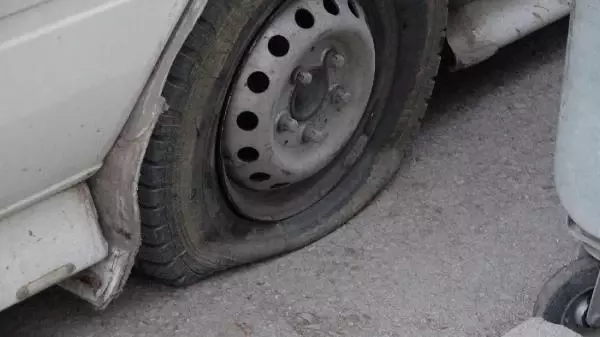 ÇORUM'DA PARK HALİNDEKİ 15 ARACIN LASTİĞİ KESİLDİ