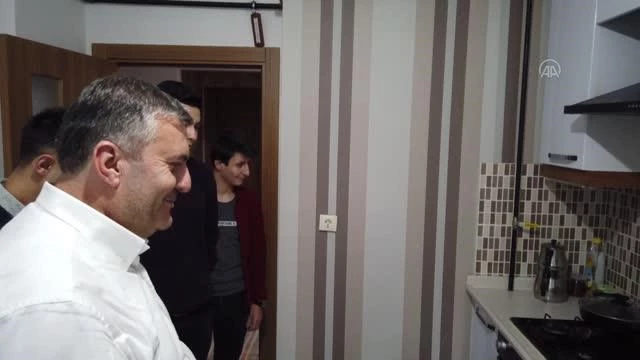 Çubuk Belediye Başkanı Demirbaş, öğrenci evini ziyaret etti