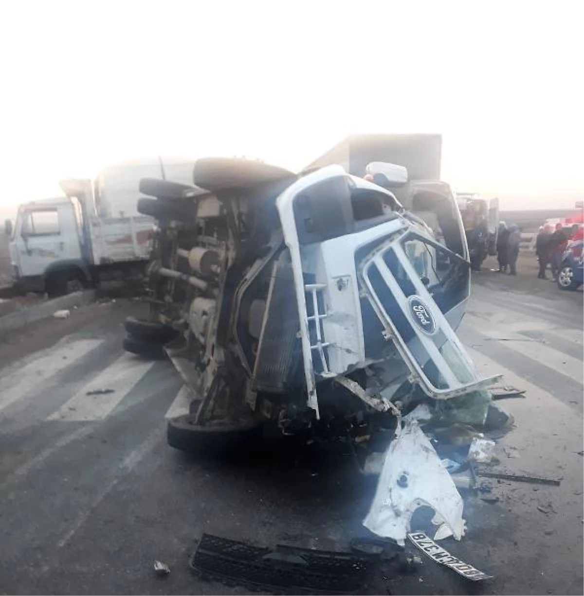 Diyarbakır'da öğrenci servisiyle kamyonet çarpıştı: 15 yaralı