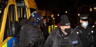 İngiltere Başbakanı Johnson polis kılığında denetime çıktı