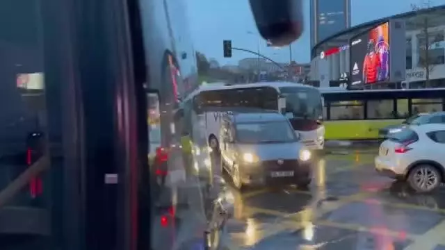 İstanbul'da trafik yoğunluğu yaşanıyor