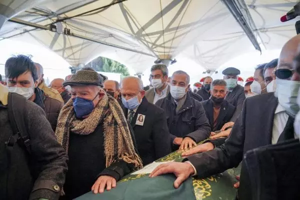 Son dakika haber: Kılıçdaroğlu, gazeteci Emel Yıldırım'ın cenazesine katıldı