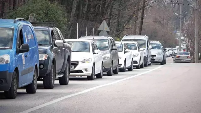 Bir damacana su 16 yerine 2.50 lira! Bursa'da kilometrelerce ucuz su kuyruğu