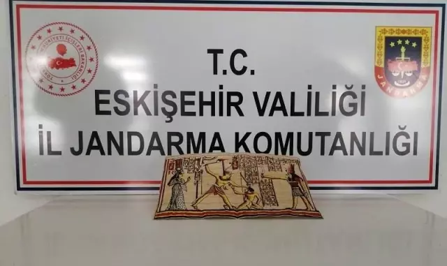 Papirüsü satmaya çalışırken yakalandılar