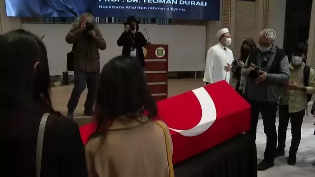 Prof. Dr. Teoman Duralı için İstanbul Üniversitesi'nde tören düzenlendi