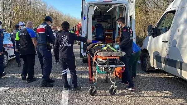 2 kişinin öldüğü zincirleme kazada can pazarı! Araçlarda sıkışanlar güçlükle çıkarıldı