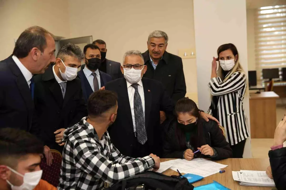Başkan Büyükkılıç'tan Tomarza'da muhtarlarla istişare toplantısı