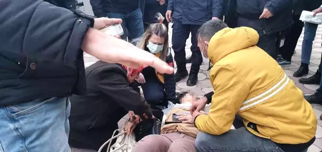 Bıçaklanan kadını ölümden jandarma kurtardı! O anlar saniye saniye kamerada