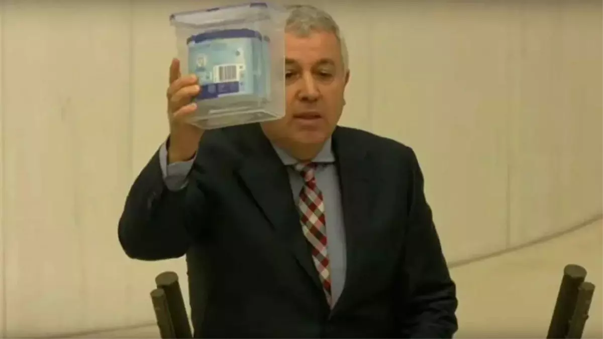 CHP'li vekil Meclis kürsüsüne elinde kilitli çocuk mamasıyla çıktı