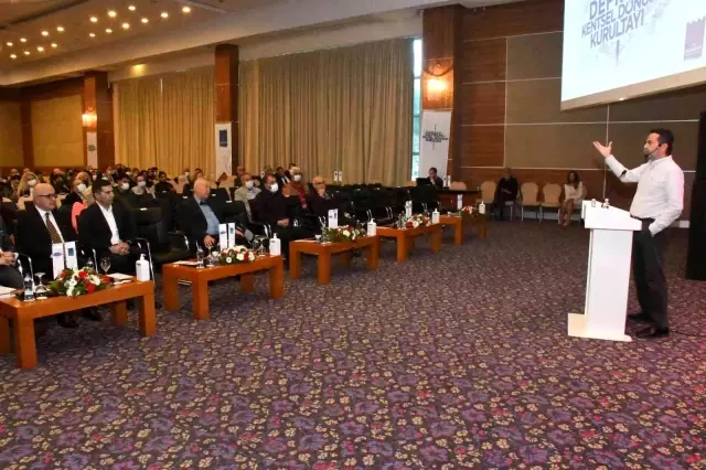 Deprem Kurultayı'nın üçüncü oturumunda uzmanlardan master plan uyarısı