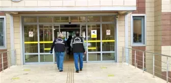 Doktordan çıkan genç okuduğu üniversitede arkadaşlarının gözü önünde canına kıydı Doktordan çıkan genç okuduğu üniversitede arkadaşlarının gözü önünde canına kıydı