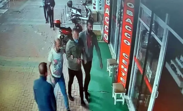 Esnafın yakalayıp elektrik kablosuyla bağladığı şüpheli suç makinesi çıktı Esnafın yakalayıp elektrik kablosuyla bağladığı şüpheli suç makinesi çıktı