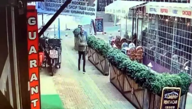 Esnafın yakalayıp elektrik kablosuyla bağladığı şüpheli suç makinesi çıktı Esnafın yakalayıp elektrik kablosuyla bağladığı şüpheli suç makinesi çıktı