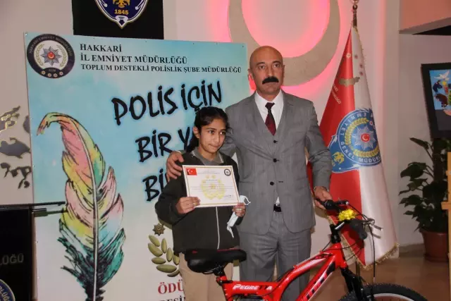 Son dakika haberleri! Hakkari polisi başarılı öğrencileri ödüllendirdi