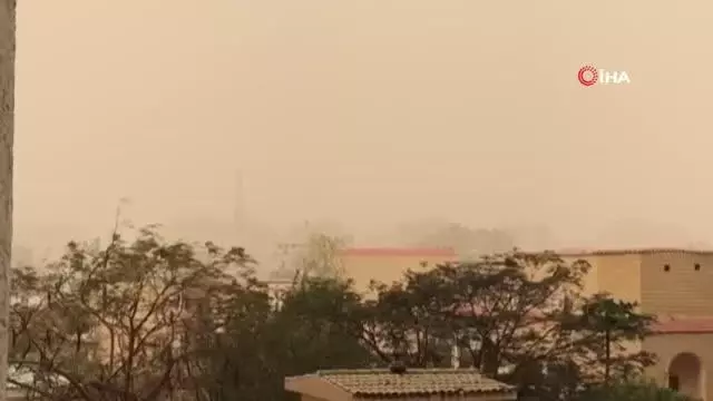 Mısır'ı kum fırtınası vurdu