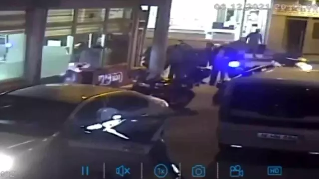 Polisten 15 kilometre boyunca kaçtılar, sahte kimlik ve uyuşturucu ile birlikte kıskıvrak yakalandılar