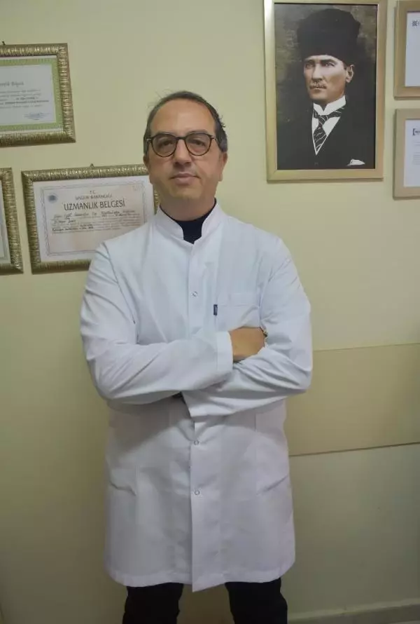 PROF. DR. ŞENER: OMİCRON VARYANTI VİRÜSÜN GEVŞEDİĞİNİ, YUMUŞADIĞINI, EVCİLLEŞTİĞİNİ GÖSTERİYOR